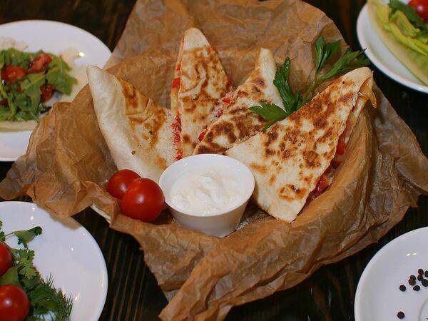 Трактир Мистер Бочкин - Кесадилья