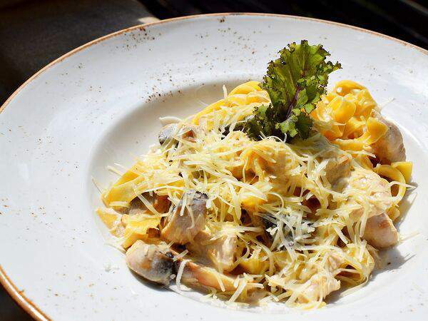 Нуар хаус - Фетуччинне полло и фуджи