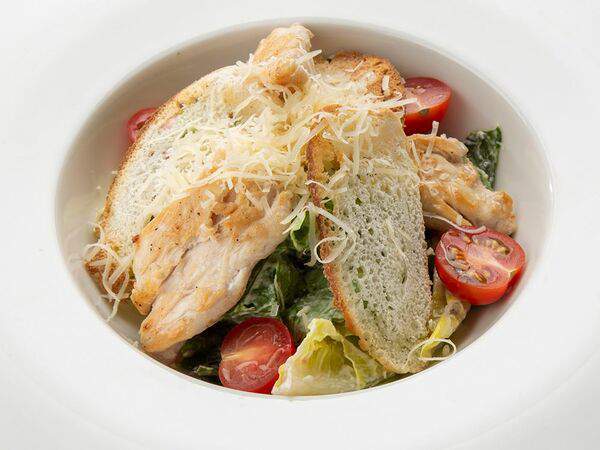 Centrale - Салат цезарь с курицей