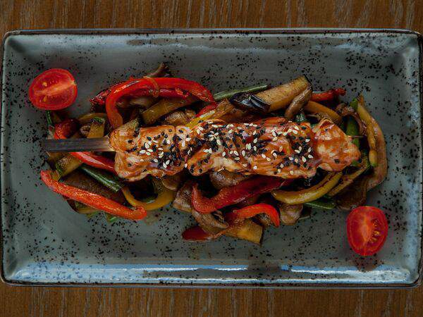 Ромэйн meat - Тёплый салат с куриным шашлычком гриль