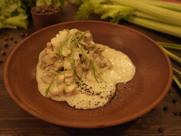 Сытый ёж - Курица с грибами в сливочном соусе