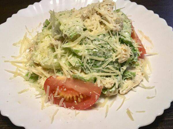 Hot dog house - Салат Цезарь с курицей