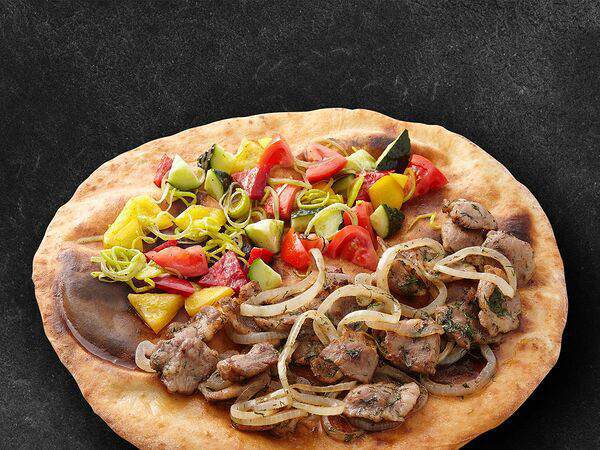 FoodHome - Жареная свинина на фокачче с салатом из свежих овощей