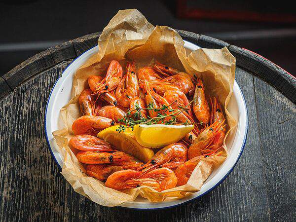 Brew Barrel taproom - Жареные креветки с чесноком и травами