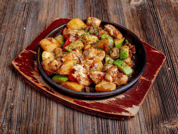 Parmesan - Горячая сковорода с курицей