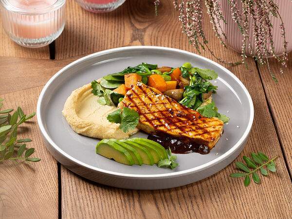 Clearbarn - Стейк из тофу с хумусом