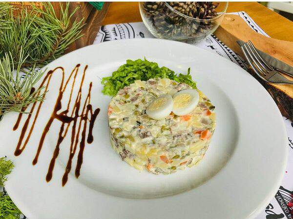 Кафе-пельменная Мамин Сибиряк - Салат Оливье с языком