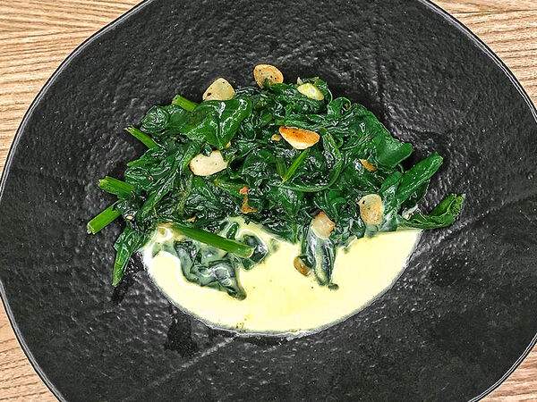 Голый Повар - Шпинат в сливочном соусе с пармезаном