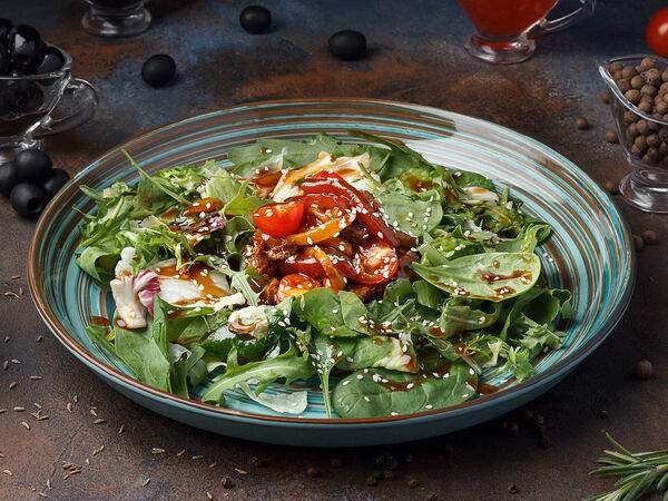 Blackwood - Теплый салат с говядиной и овощами в тайском стиле