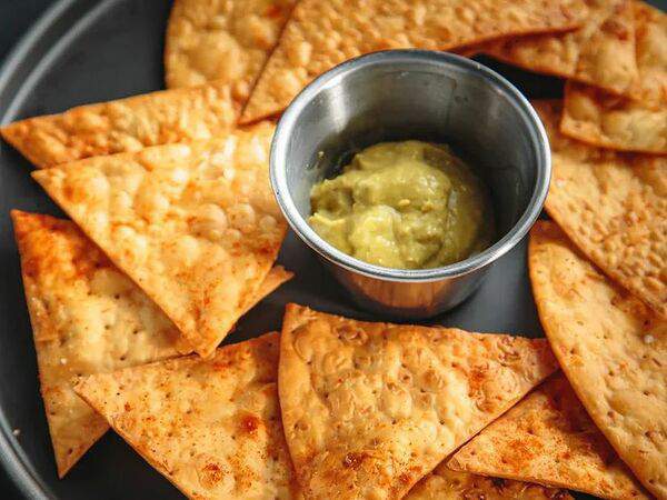 Beer Lab - Начос с сальсой и гуакамоле