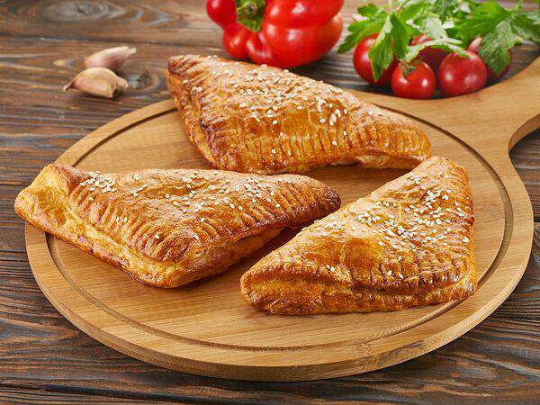 Дон батон - Слойка с курицей и овощами