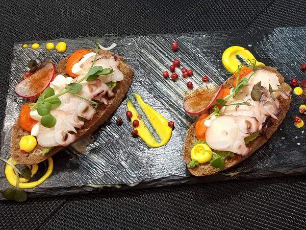 Toplivo - Брускетты с осьминогом