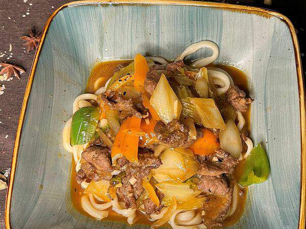 Vo Dvore - Гуйру лагман