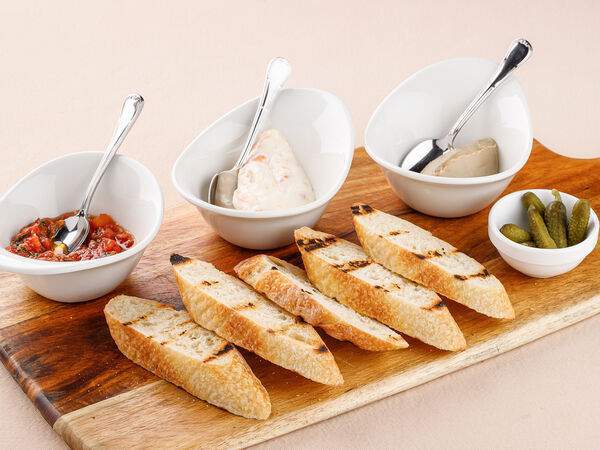 Беллуччи - Тарелка паштетов с брускеттой