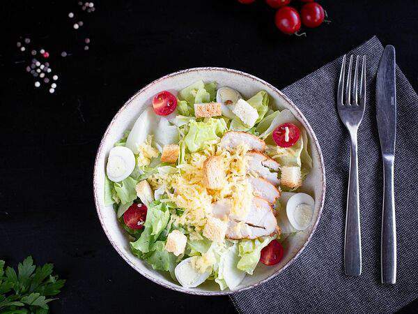 Очаг Драйв - Салат Цезарь с курицей