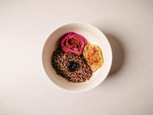 San & Di - Вегги боул с гречей, хумусом и баклажаном