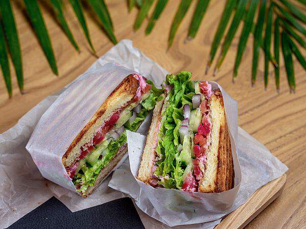 Waves - Санд с лососем и свекольным хреном