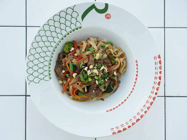 R14 - Вок с говядиной и рисовой лапшой