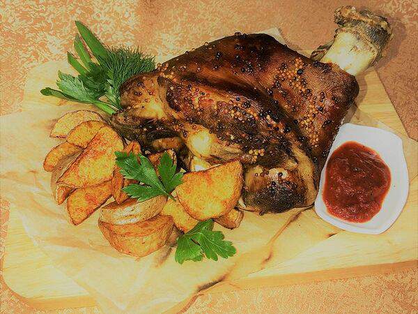 Кадриль - Свиная рулька с картофелем по-деревенски