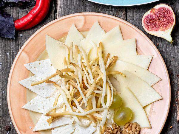 Хачапури тётушки Марико - Тарелка кавказских сыров