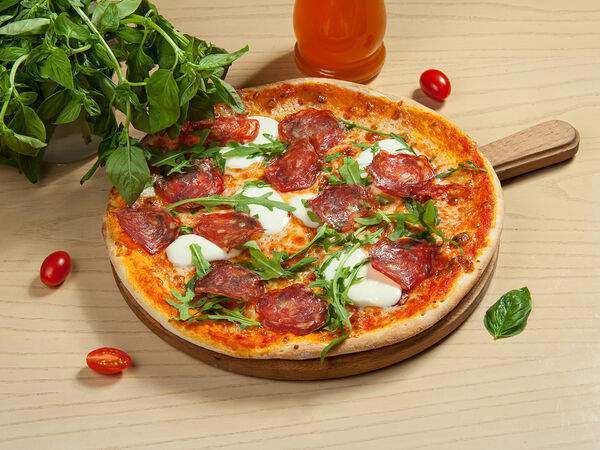 Перчини Grill & Wine - Пицца с салями