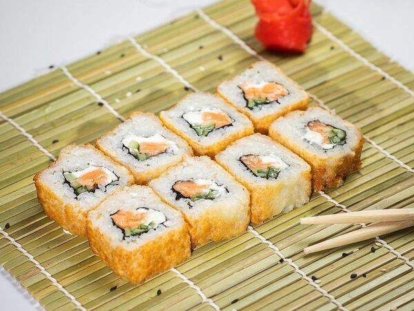 Граф Быстров - Теплый ролл с лососем