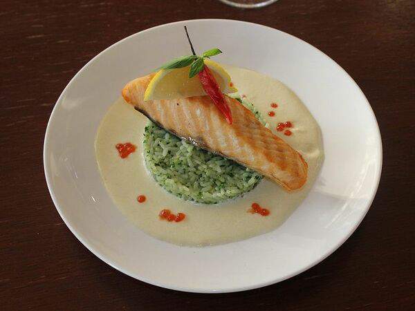 Каравелла - Семга на гриле с зеленым рисом