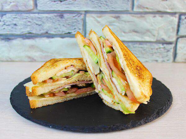 Bela Kava - Клаб-сэндвич