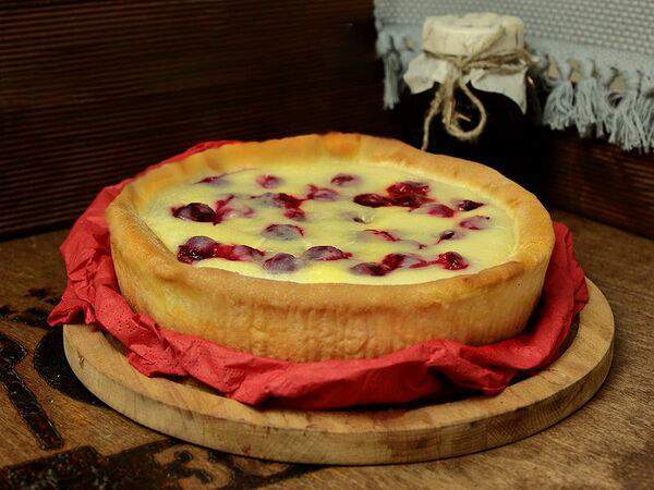 Пекарня Сдобное место Рахманинова 34 - Пирог сметанный с вишней