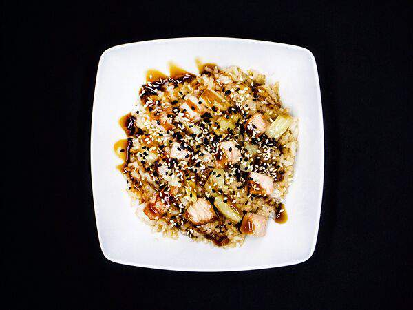 Mr Khan - Курица с ананасами в кисло-сладком соусе