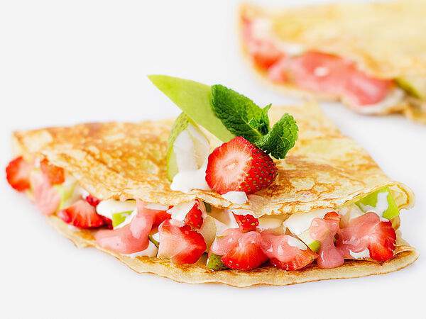 7 ложек - Блин с клубникой, грушей и яблоком