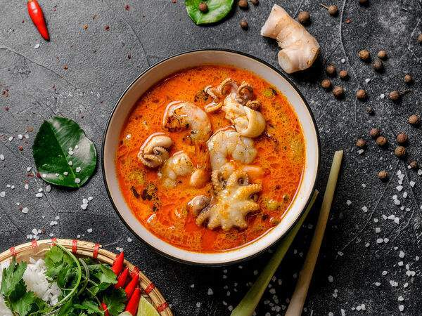 Spicy Band - Суп Том Ям с креветками и осьминогами