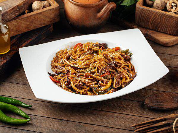 Ларисс Иванну Хачу! - Удон с телятиной и овощами