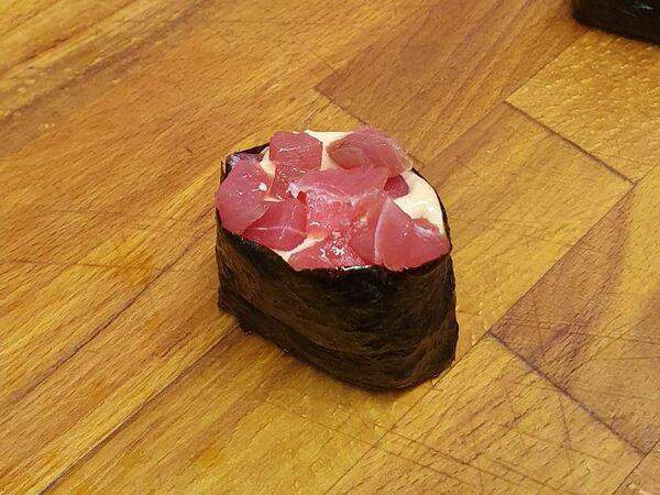 Карлсон - Суши-гункан Спайс-магуро