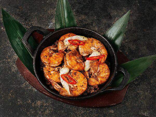 Огонёк - Тушеные креветки с карамельным луком