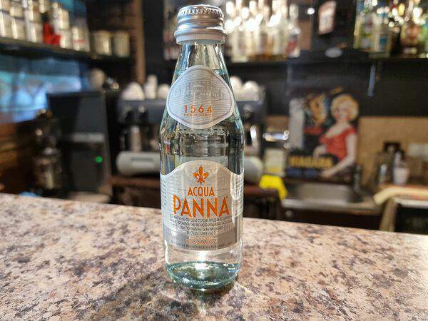 Нуар хаус - Вода AquaPanna без газа