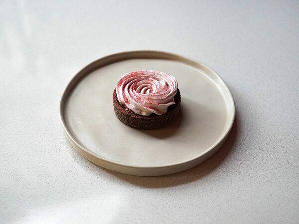 Espressium - Тарталетка с карамелью, шоколадом и малиной