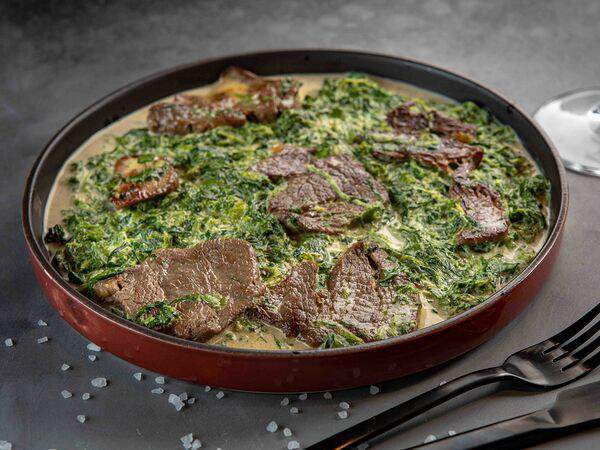 Merzen - Тушеная телятина со шпинатом в сливочном соусе