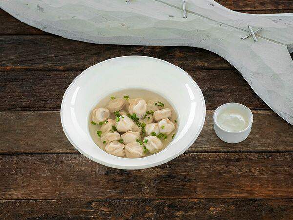Гастробар Море - Пельмени с бульоном и сметаной