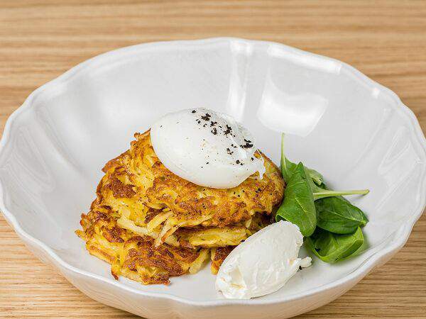 Milovita - Картофельные драники с лососем и яйцом пашот