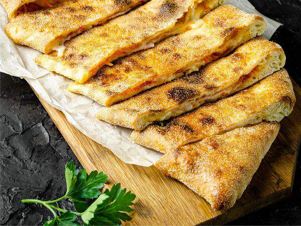 Pizza il gusto - Кальцоне с индейкой и копченой грудкой