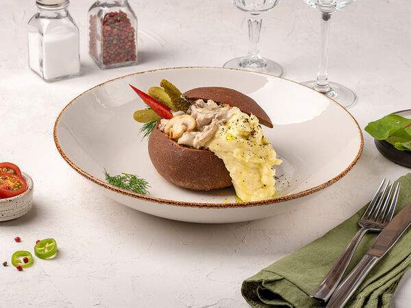 Солянка - Бефстроганов в булочке из бородинского хлеба