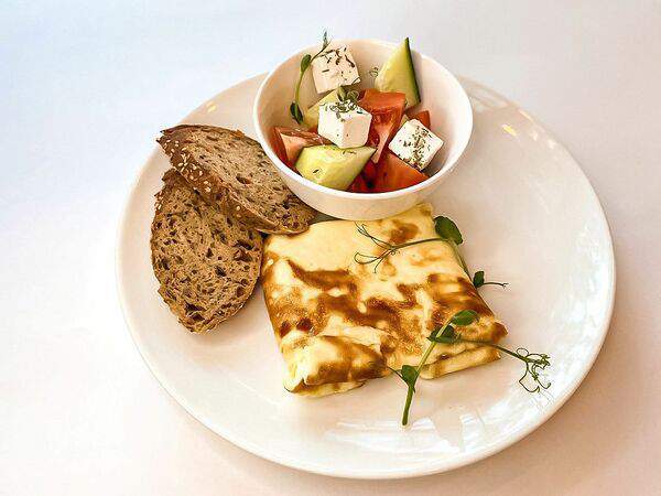Гастро Бар  Youre Stories - Омлет с овощным салатом