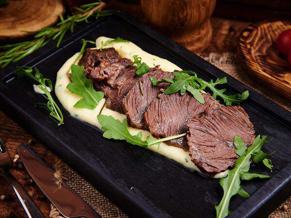 Пикник - Телячьи щеки с красным перцем