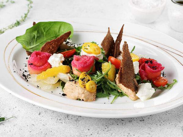 Сударь - Салат с соленой семгой и цитрусом