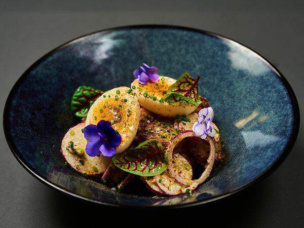 Terrace - Тёплый салат из картофеля с горчичной заправкой и отварным яйцом