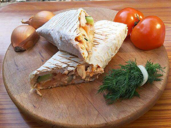 Сытоешка - Шаурма в белом лаваше с курицей