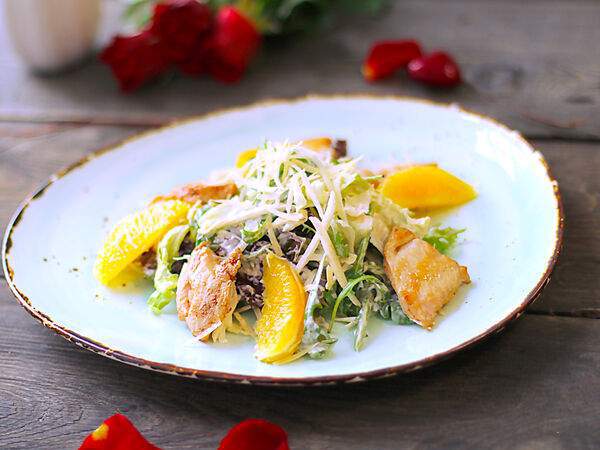 Friends - Салат с куриной грудкой и апельсинами