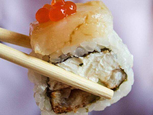 Рыбы бы - Роллы с гребешком, угрем и красной икрой