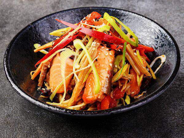 Sushi & More - Теплый салат с семгой